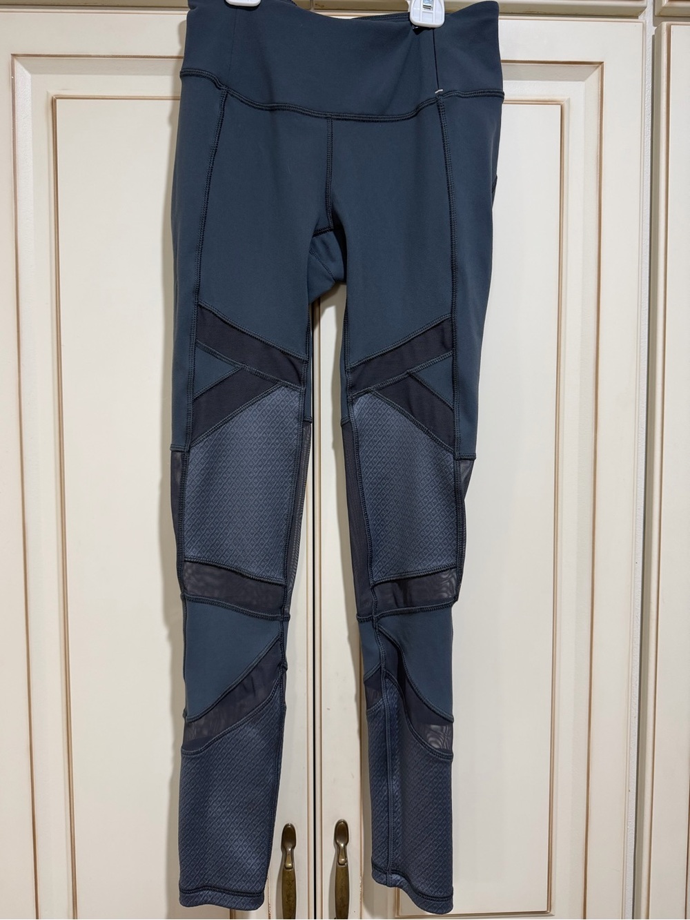 CALIA by Carrie Underwood Gray Mesh Panel Cropped Leggings XS